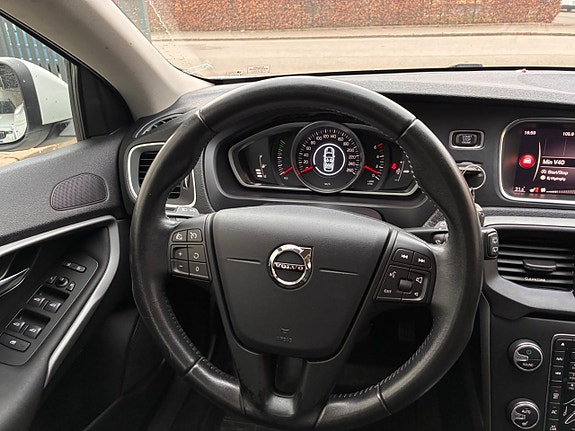 Volvo V40 16 of 24