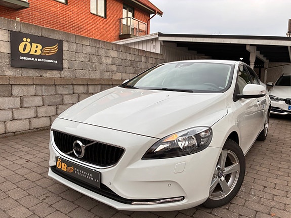 Volvo V40 3 of 24