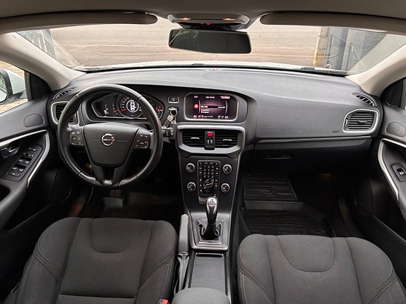 Volvo V40 13 of 24