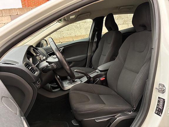 Volvo V40 21 of 24