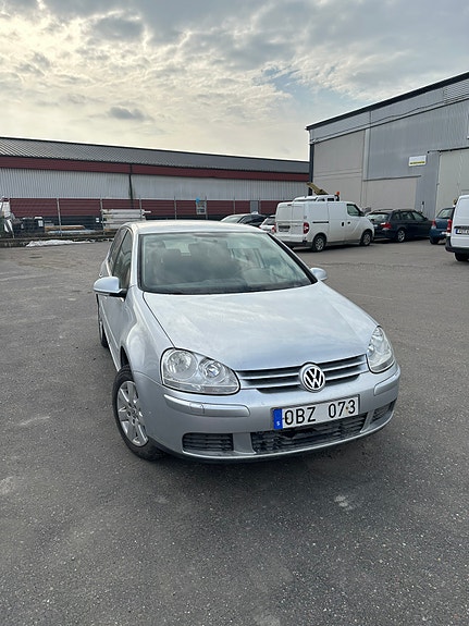 Volkswagen Golf V 2 of 6
