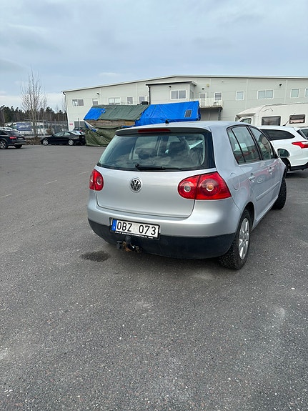 Volkswagen Golf V 3 of 6