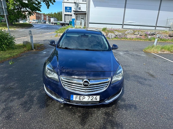 Opel Insignia 2 of 5