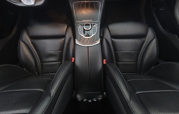Mercedes-Benz C300 13 of 24