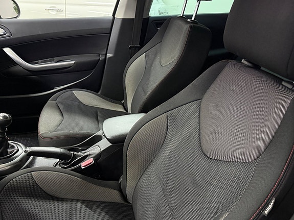 Peugeot 308 SW 9 of 11