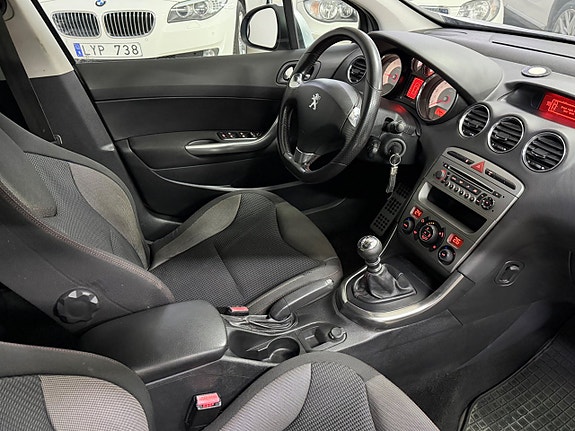 Peugeot 308 SW 8 of 11