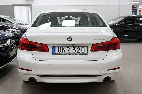 BMW 530e 4 of 26