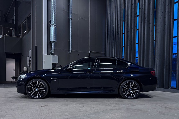 BMW 520d 3 of 5