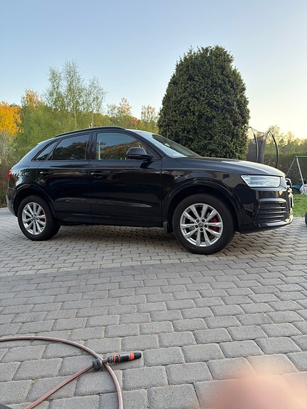 Audi Q3 2 of 5