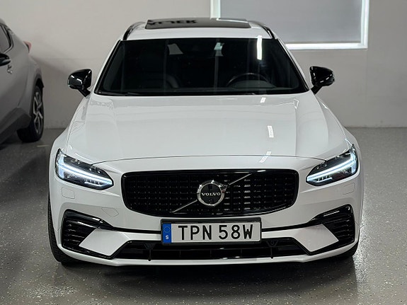Volvo V90 2 of 27