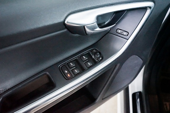 Volvo XC60 23 of 28