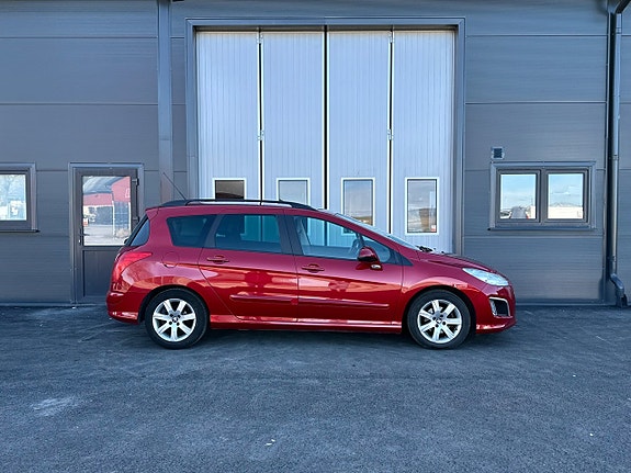 Peugeot 308 SW 4 of 5