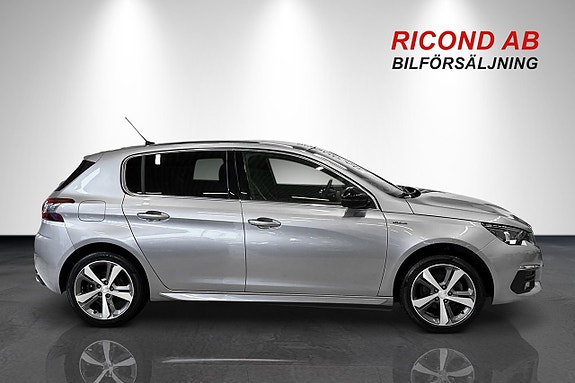 Peugeot 308 2 of 14