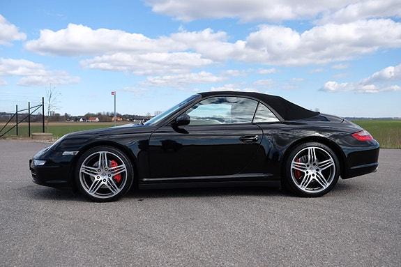 Porsche 911 Carrera 4S 5 of 5