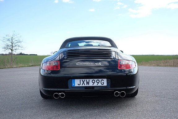 Porsche 911 Carrera 4S 3 of 5