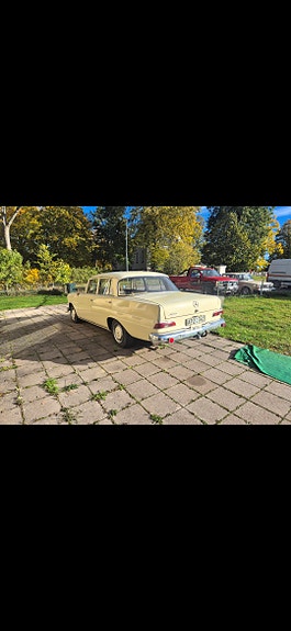 Mercedes-Benz 190 C 3 of 5