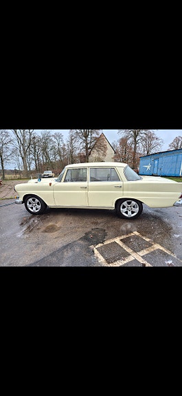 Mercedes-Benz 190 C 2 of 5