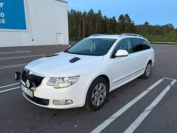 Skoda Superb 2 of 5