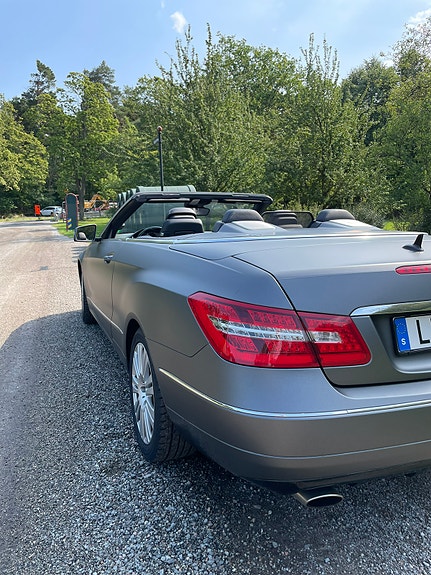 Mercedes-Benz E250 3 of 4
