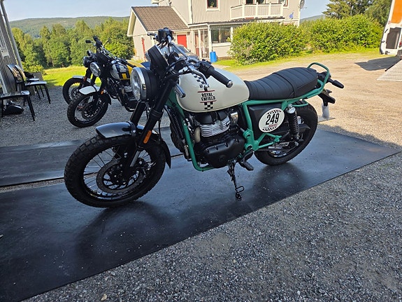 Royal Enfield Bear 650 8 of 17