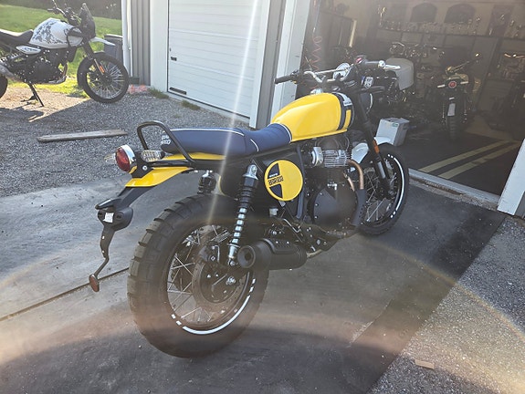 Royal Enfield Bear 650 11 of 17