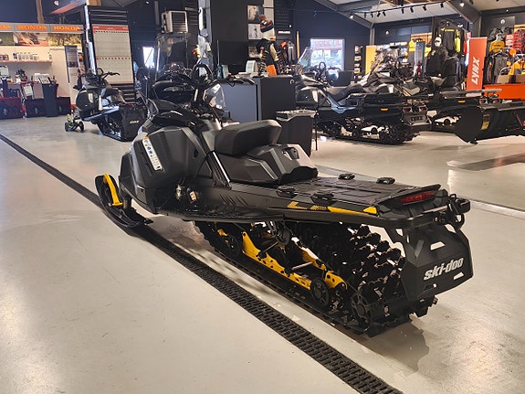 Ski-Doo Tundra LE 600 EFI 3 of 4