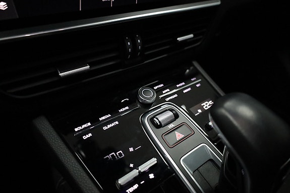 Porsche Cayenne 27 of 30
