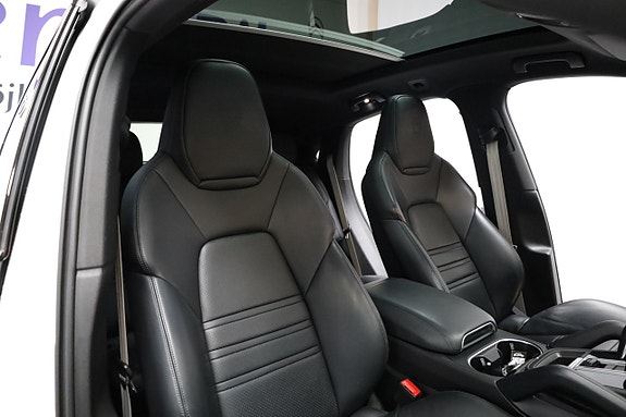 Porsche Cayenne 22 of 30
