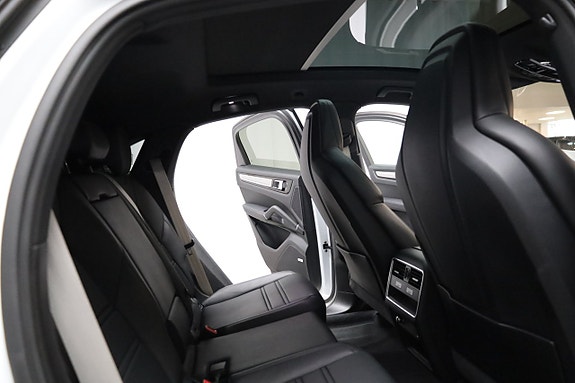 Porsche Cayenne 20 of 30