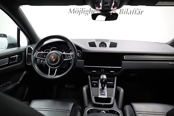 Porsche Cayenne 2 of 5