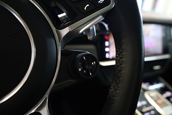 Porsche Cayenne 30 of 30