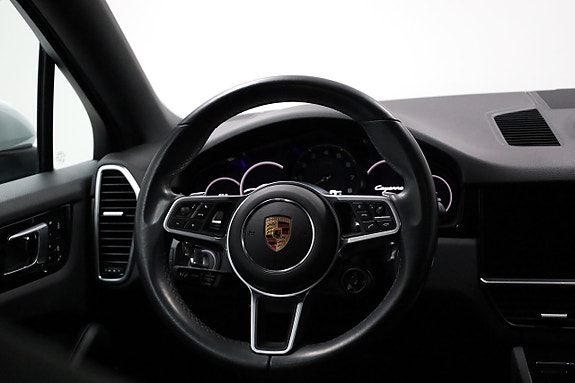 Porsche Cayenne 8 of 30