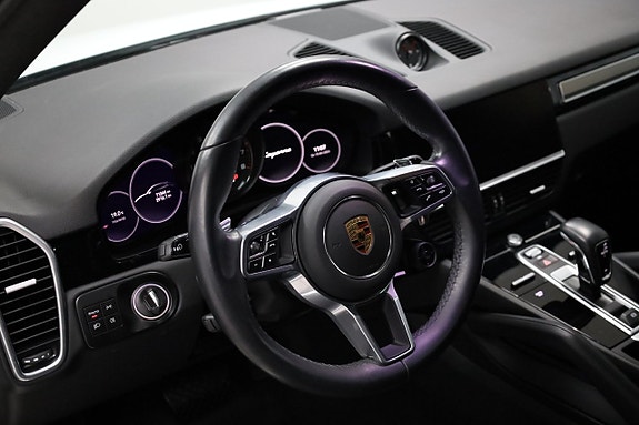 Porsche Cayenne 17 of 30