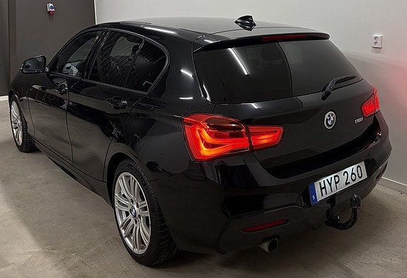 BMW 118i 3 of 5