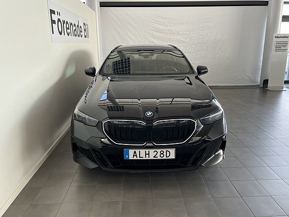 BMW 530e 2 of 5