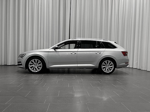 Skoda Superb 2 of 5