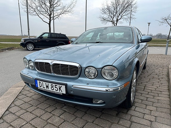 Jaguar XJ 3 of 7