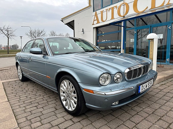 Jaguar XJ 2 of 7