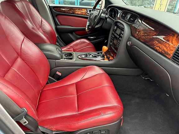 Jaguar XJ 7 of 7