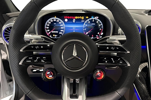Mercedes-Benz SL63 16 of 25
