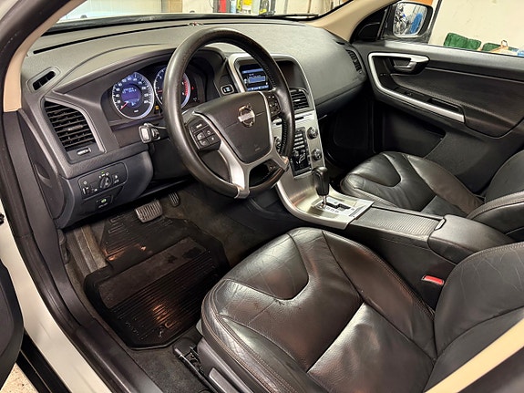 Volvo XC60 12 of 16