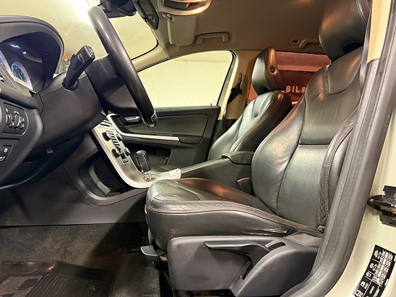 Volvo XC60 13 of 16