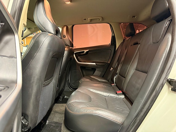 Volvo XC60 14 of 16