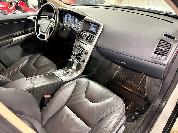 Volvo XC60 15 of 16