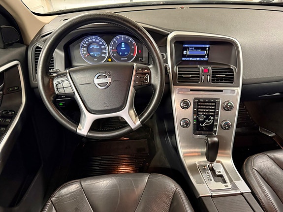 Volvo XC60 10 of 16