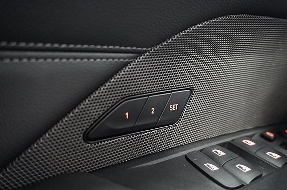 BMW i4 18 of 21