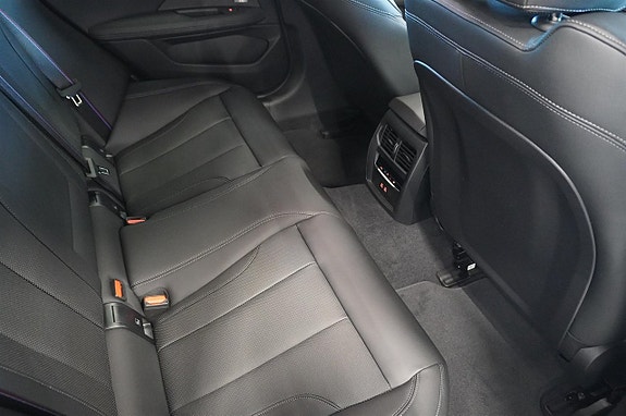 BMW i4 12 of 21
