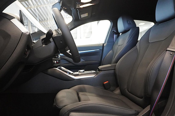 BMW i4 7 of 21