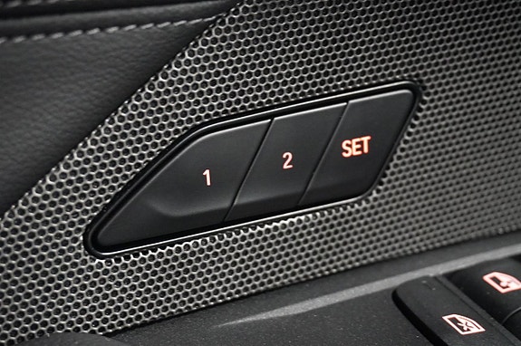 BMW i4 13 of 20