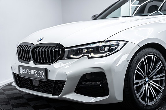 BMW 330d 4 of 5